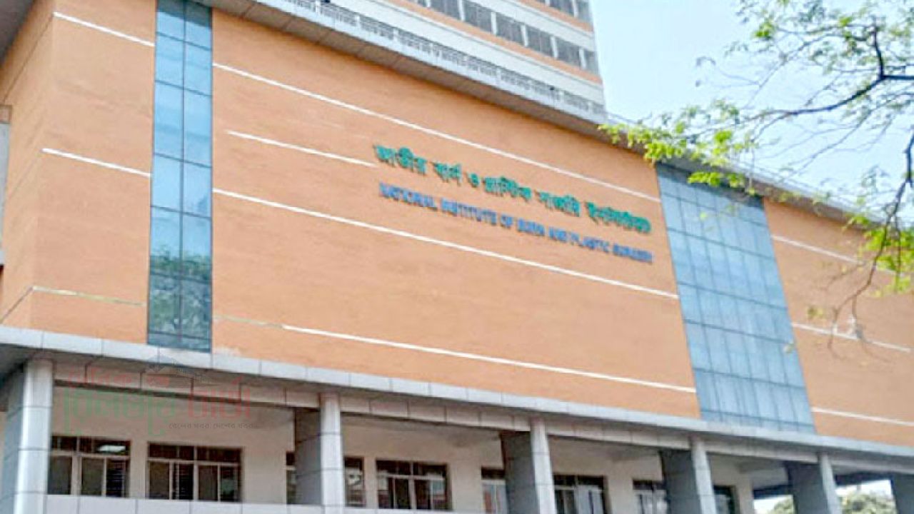 কুমিল্লায় গ্যাস সিলিন্ডার বিস্ফোরণে একই পরিবারে নারী-শিশুসহ দগ্ধ ৪