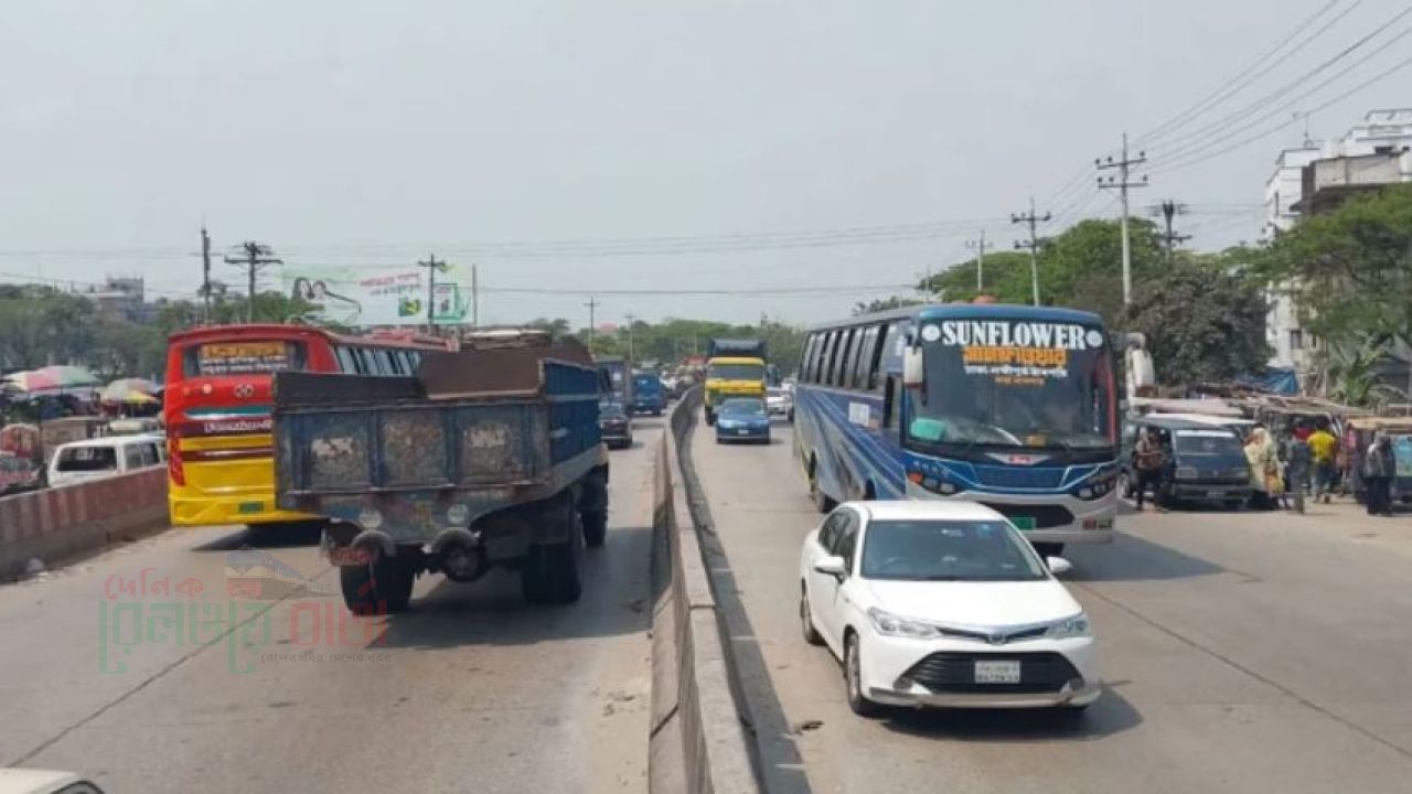 ঈদযাত্রায় ঢাকা-চট্টগ্রাম মহাসড়কে গাড়ির চাপ, ভোগান্তি নেই