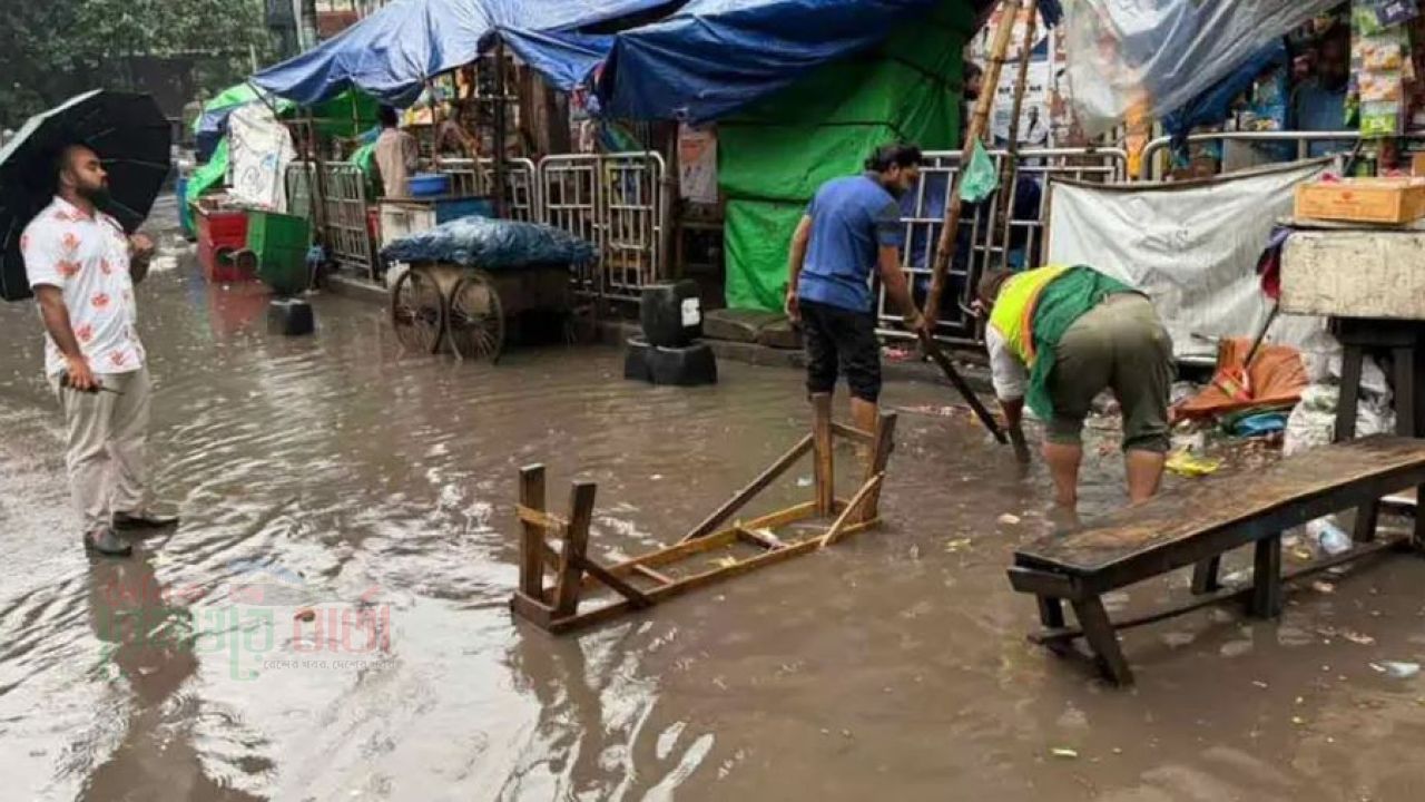 বৃষ্টি-জলাবদ্ধতায় ভোগান্তিতে দিনের শুরু