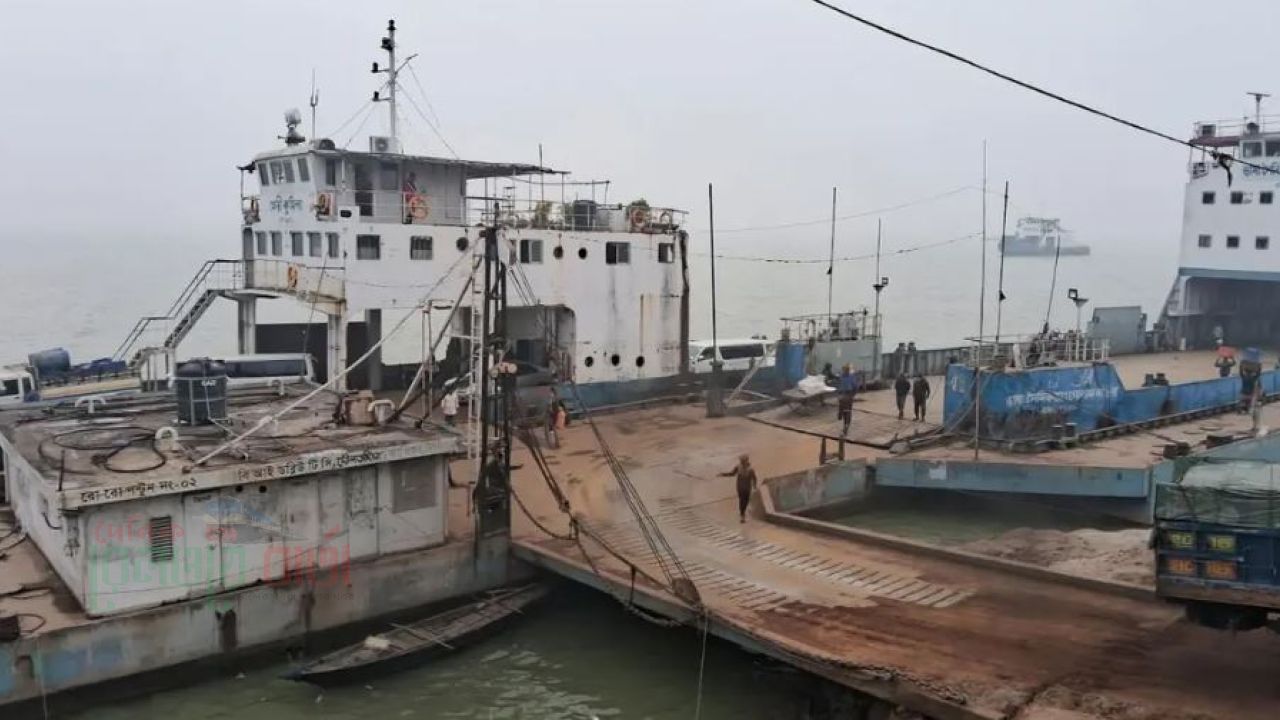 দৌলতদিয়া-পাটুরিয়া নৌরুটে নৌযান চলাচল শুরু