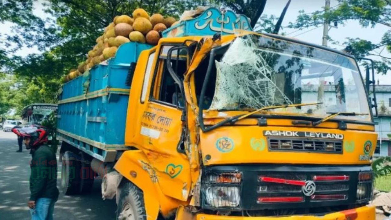 সিলেটে কাজে যাওয়ার পথে সড়কে ঝরল ৮ শ্রমিকের প্রাণ