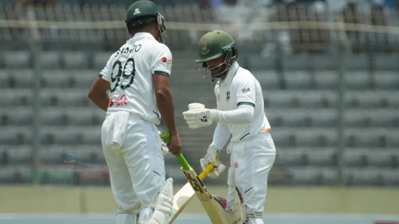 শান্ত-মুমিনুলের ব্যাটে একশ পেরোল বাংলাদেশ