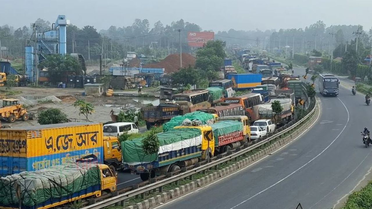 ঢাকা-টাঙ্গাইল মহাসড়কে ১৮ কিলোমিটার যানজট