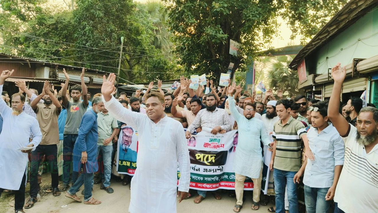 মানুষের পাশে থেকে উন্নয়ন ও জনকল্যাণে কাজ করতে চাই।