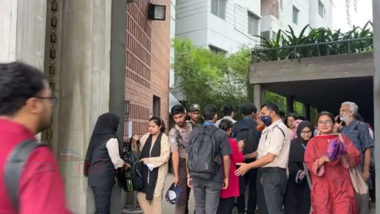 বোমা হামলার হুমকি : ব্র্যাকে তল্লাশি করে প্রবেশ, নিরাপত্তা জোরদার