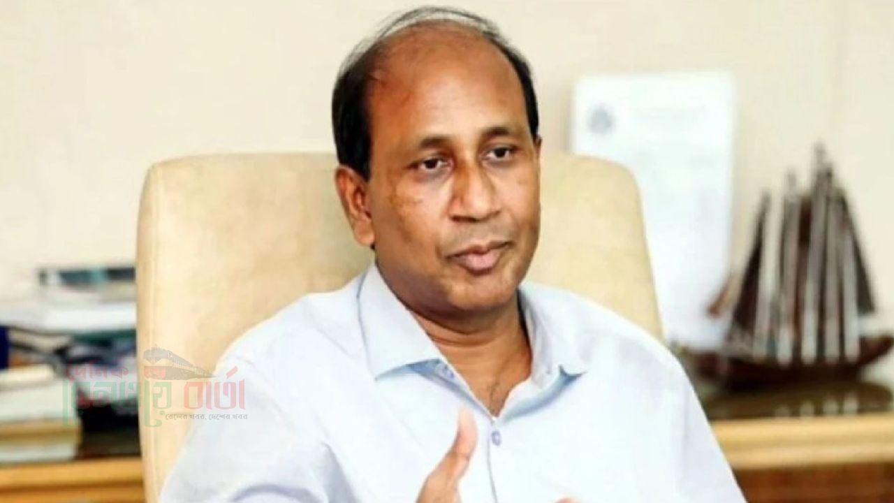 পুলিশকে সরকারের বিরুদ্ধে উসকে দেওয়ার চেষ্টায় মনিরুল