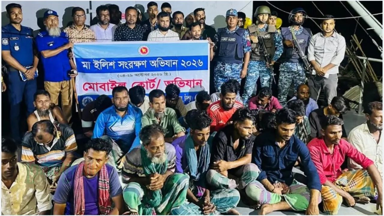 মেঘনায় ইলিশ শিকারের দায়ে ২৪ জেলের কারাদণ্ড