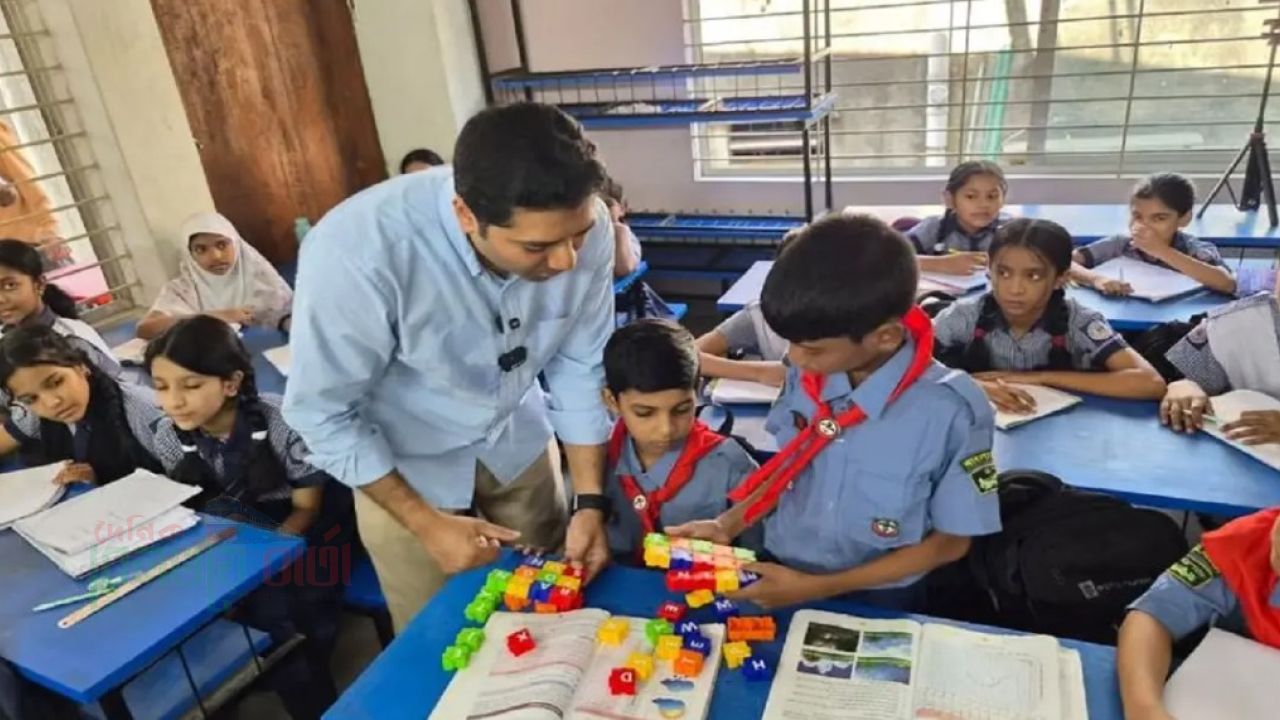 খেলতে খেলতে শিক্ষার্থীদের দক্ষতা যাচাই করলেন ববি হাজ্জাজ