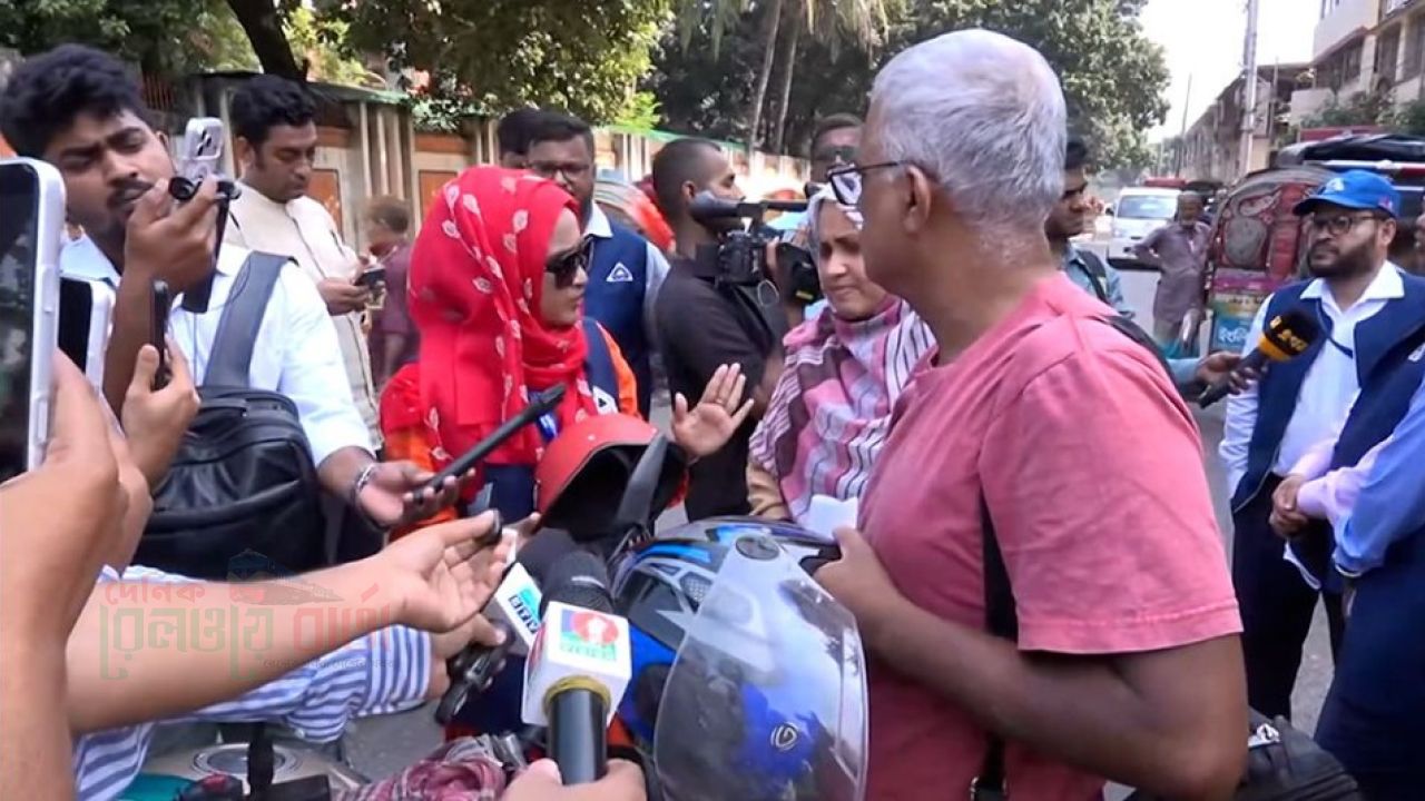 মানসম্মত হেলমেট ব্যবহারে উদ্ধুদ্ধ করতে বিএসটিআই-ডিএমপি ট্রাফিকের প্রচারাভিযান